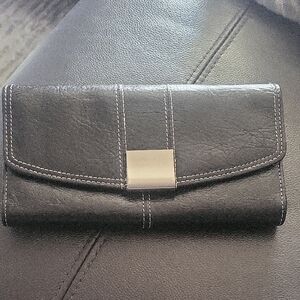Black Leather Kennth Cole Wallet with Silver Clasp